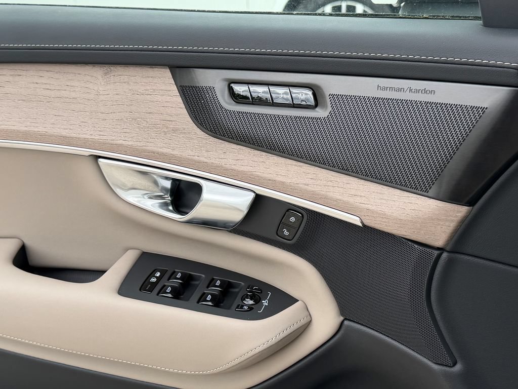 New 2026 Volvo XC90 B6 Ultra w/ Protection Package Premier AWD/4WD image 32
