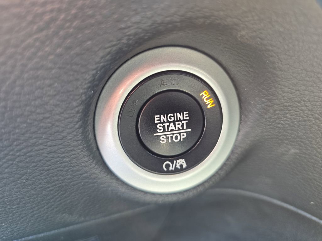 Used 2024 Chrysler Pacifica Limited FWD image 18