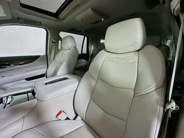 Used 2020 Cadillac Escalade Premium Luxury AWD/4WD image 27