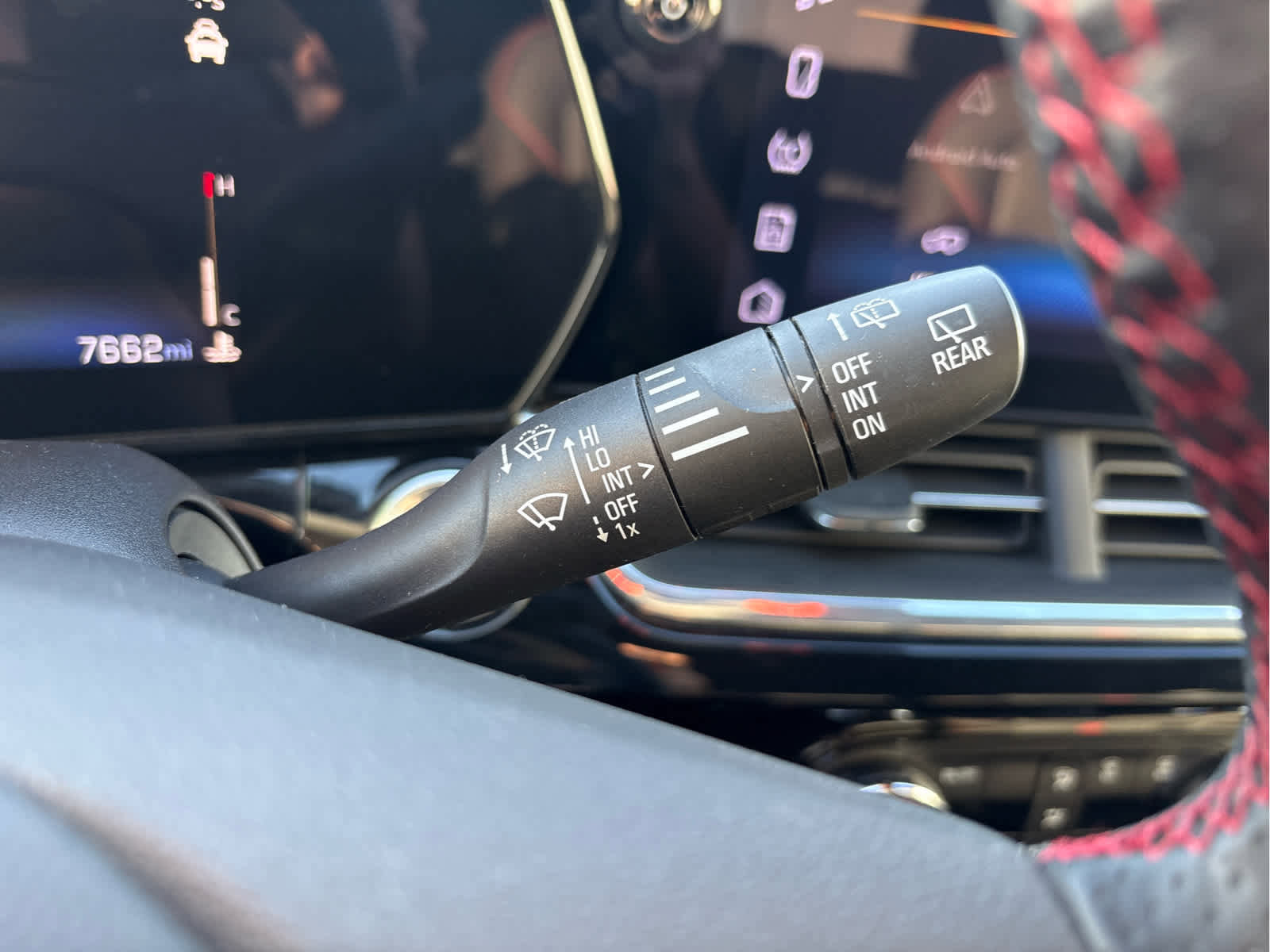 Used 2025 Chevrolet Trax RS w/ Sunroof Package image 27