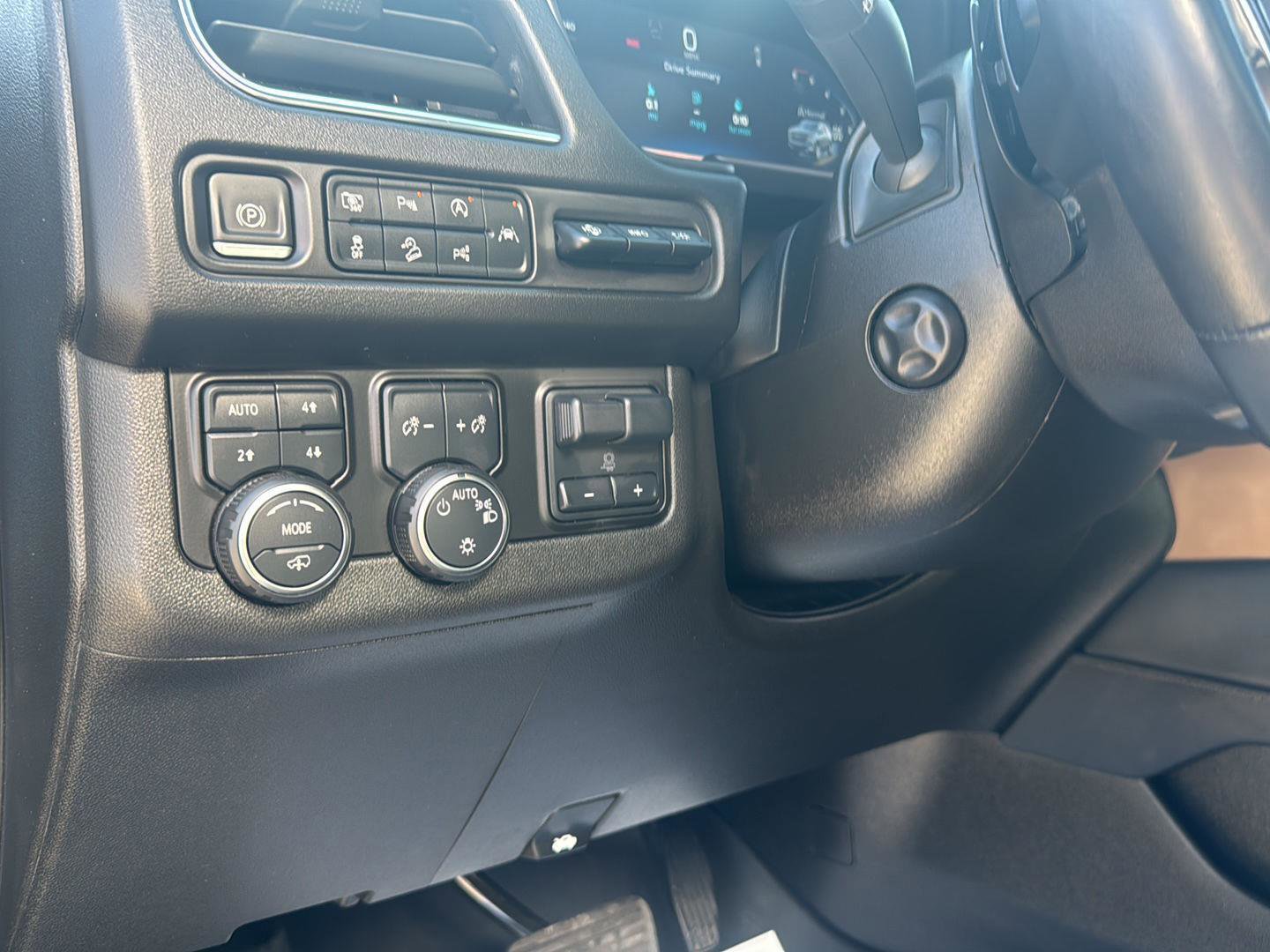 Used 2024 Chevrolet Tahoe High Country w/ Advanced Technology Package image 32