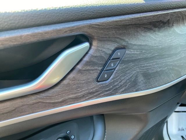 Used 2023 Jeep Grand Cherokee Limited image 18