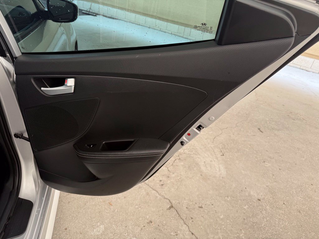 Used 2016 Hyundai Veloster Turbo FWD image 15