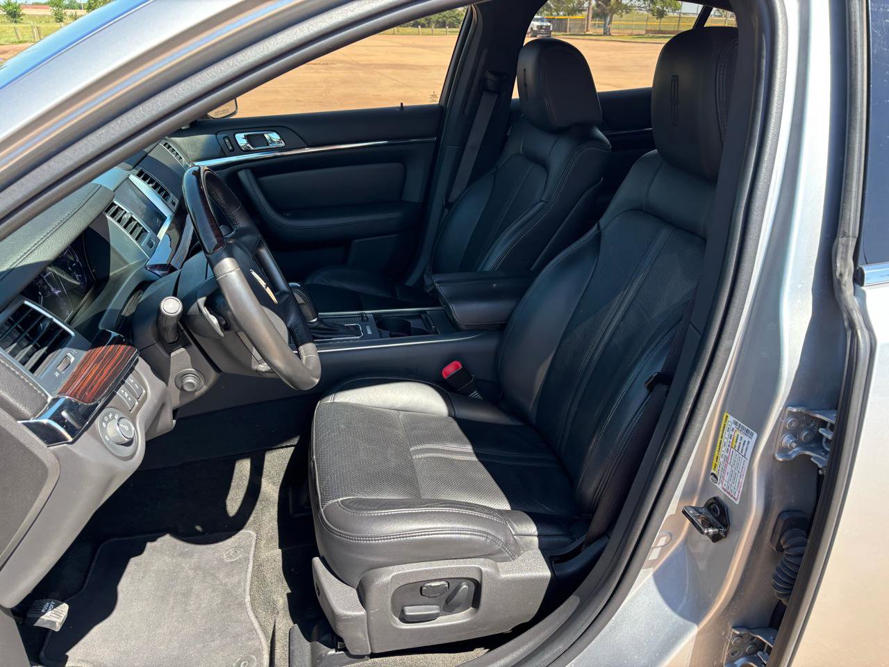 Used 2012 Lincoln MKS AWD image 10