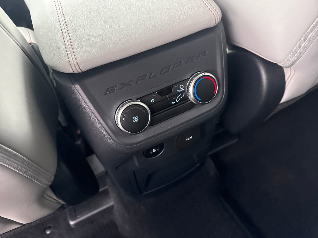 Used 2025 Ford Explorer Active w/ Active Comfort Package image 32
