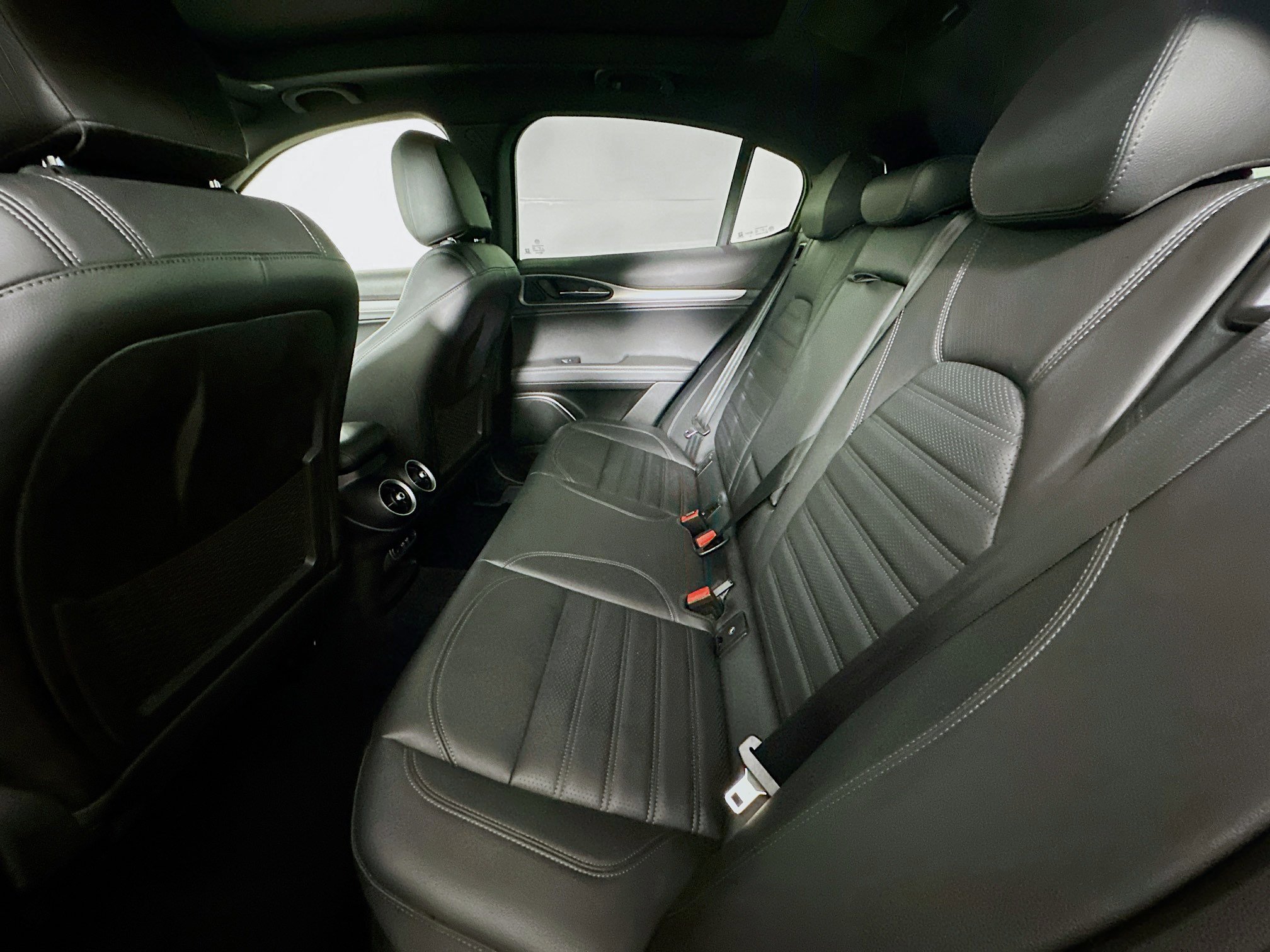 Used 2023 Alfa Romeo Stelvio Veloce image 28