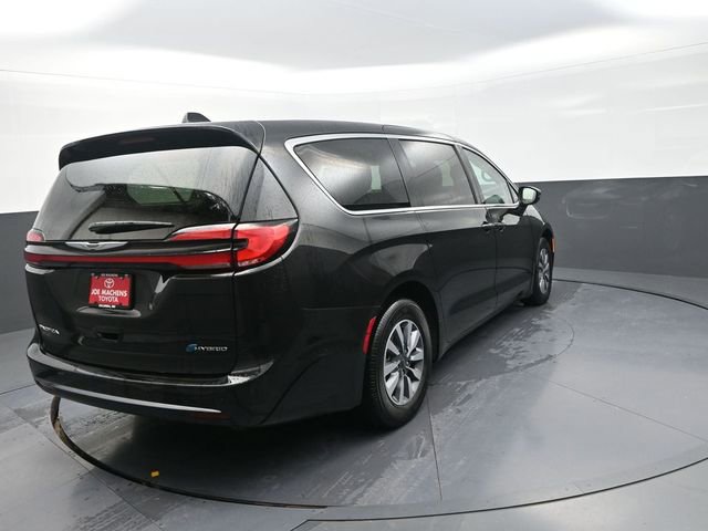 Used 2023 Chrysler Pacifica Touring-L FWD image 8