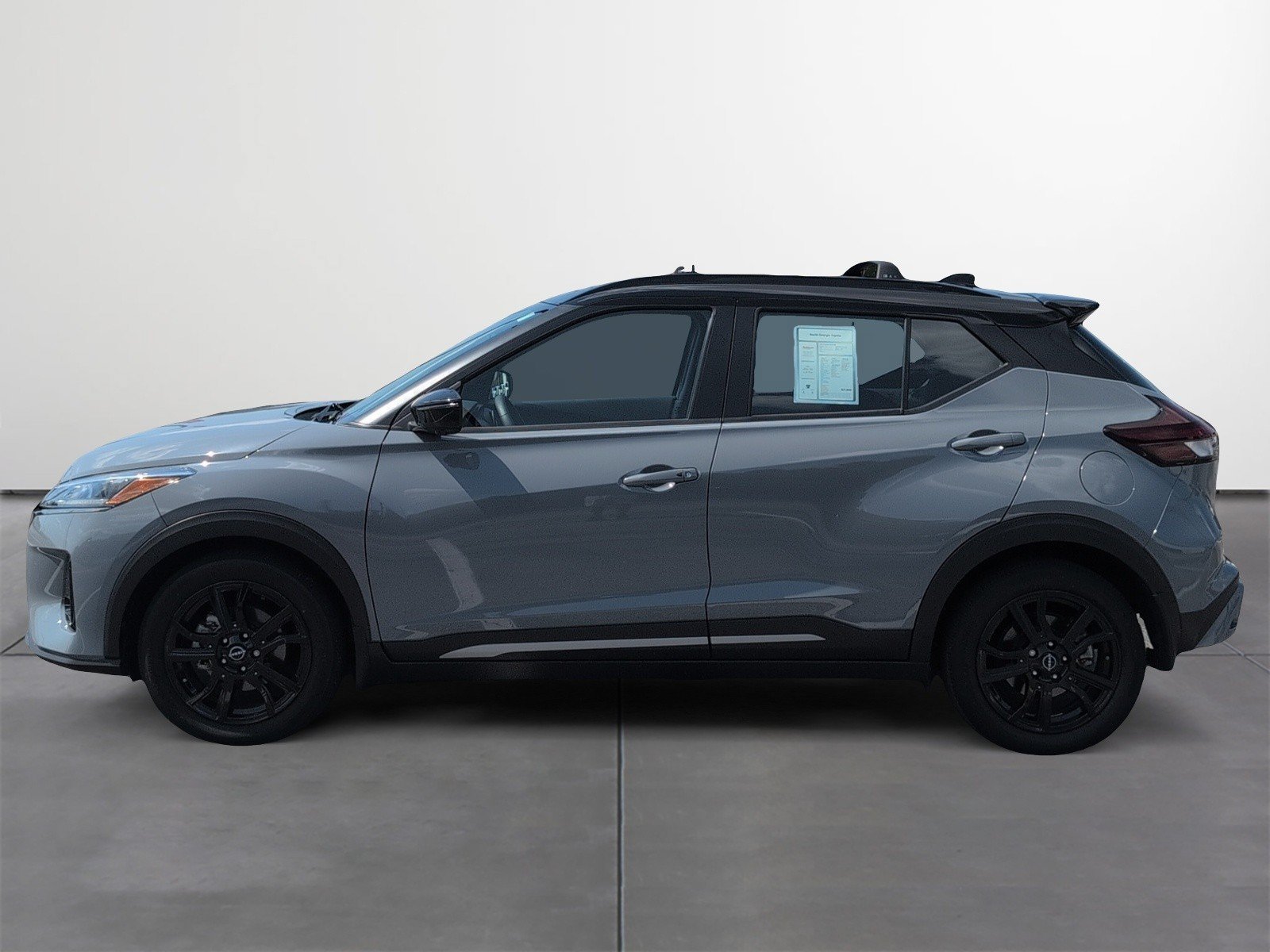 Used 2024 Nissan Kicks SR w/ Interior Electronics Package FWD image 3
