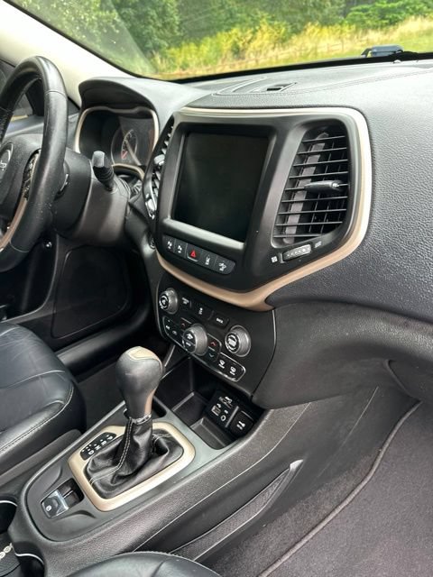 Used 2014 Jeep Cherokee Limited w/ Technology Group FWD image 30