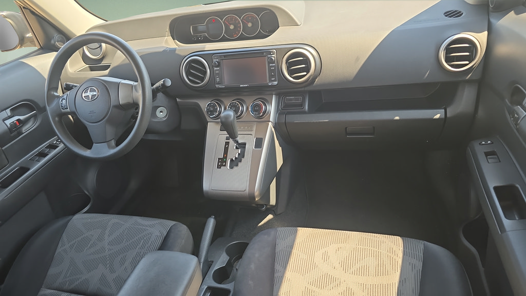 Used 2015 Scion xB FWD image 10