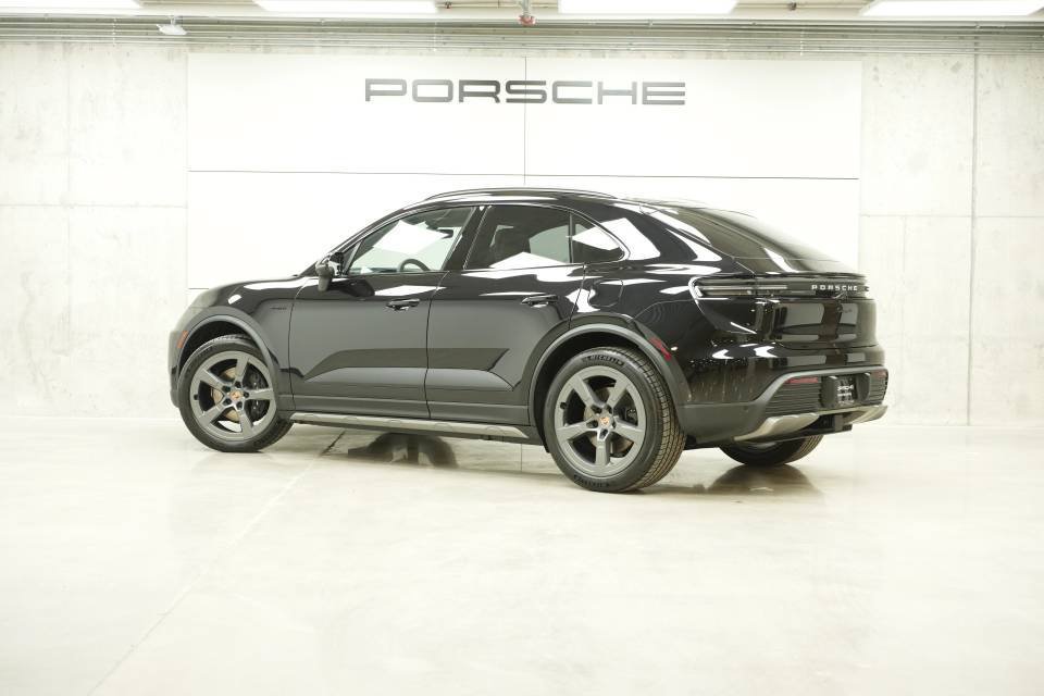 New 2026 Porsche Macan 4 Electric AWD/4WD image 3
