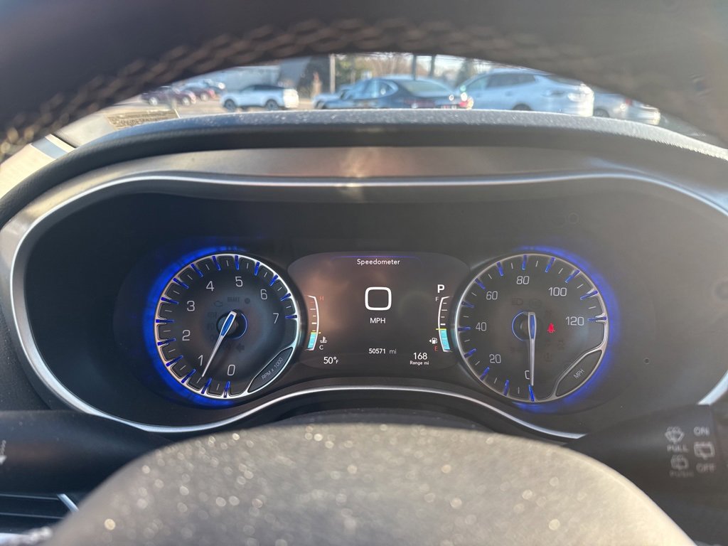 Used 2024 Chrysler Pacifica Touring-L image 31