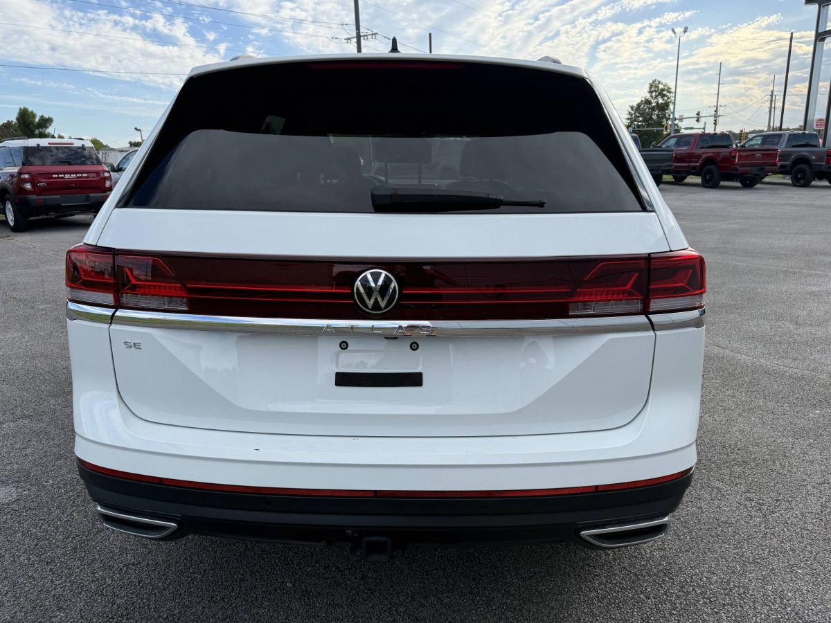 Used 2024 Volkswagen Atlas SE w/ Black Wheel Package image 5