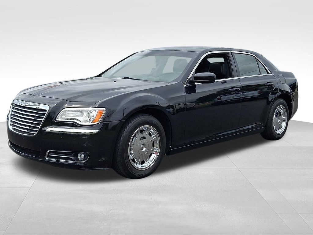 Used 2013 Chrysler 300 w/ Driver Convenience Group RWD image 3