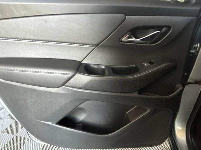Used 2023 Chevrolet Traverse LT w/ Rear Camera Mirror Package AWD/4WD image 22
