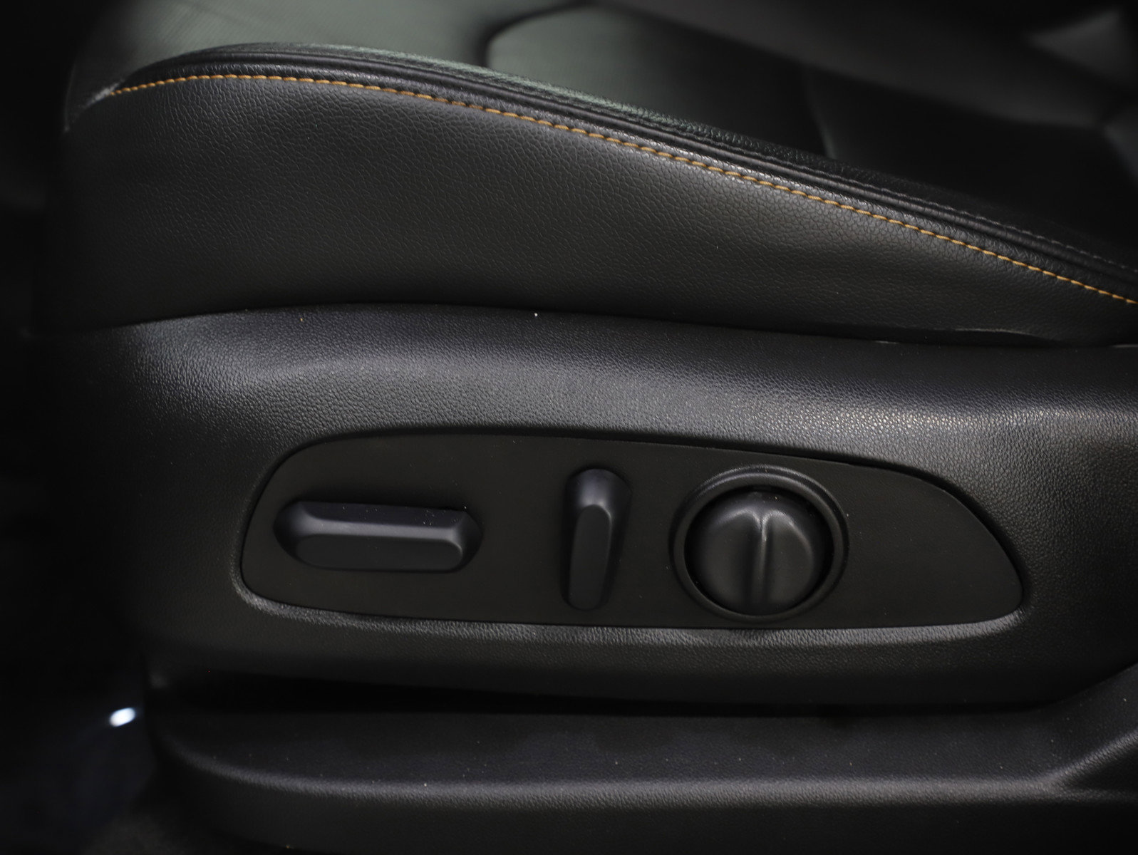 Used 2019 Chevrolet Equinox Premier image 25