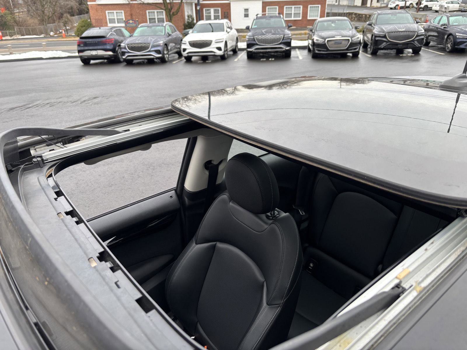 Used 2019 MINI Cooper S image 25