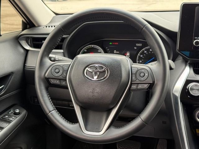 Used 2023 Toyota Venza LE AWD/4WD image 12