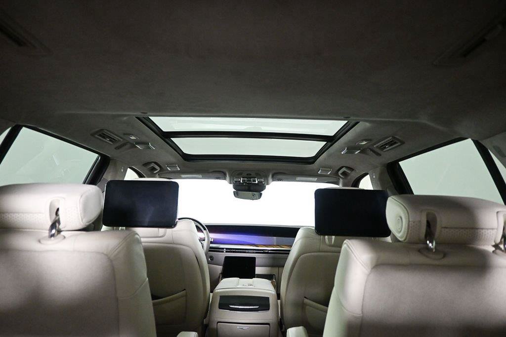 Used 2025 Cadillac Escalade Sport Platinum w/ LPO, Floor Liner Package AWD/4WD image 19
