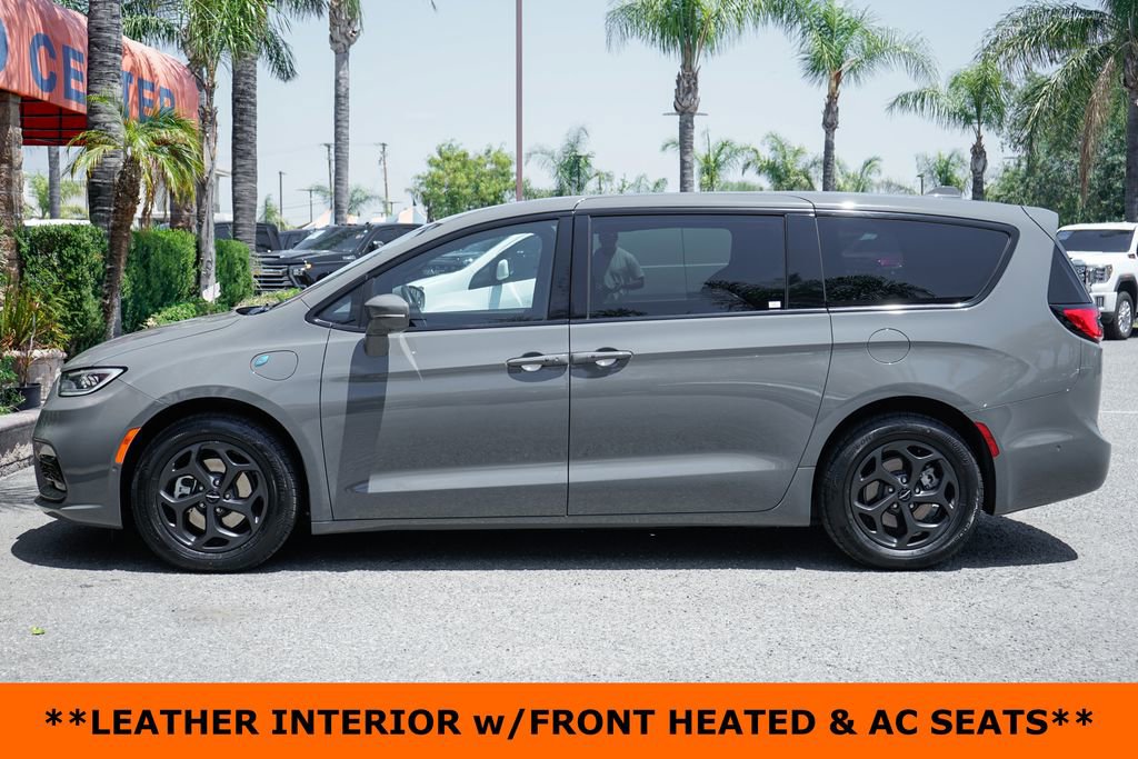 Used 2022 Chrysler Pacifica Limited w/ S Appearance Package FWD image 5