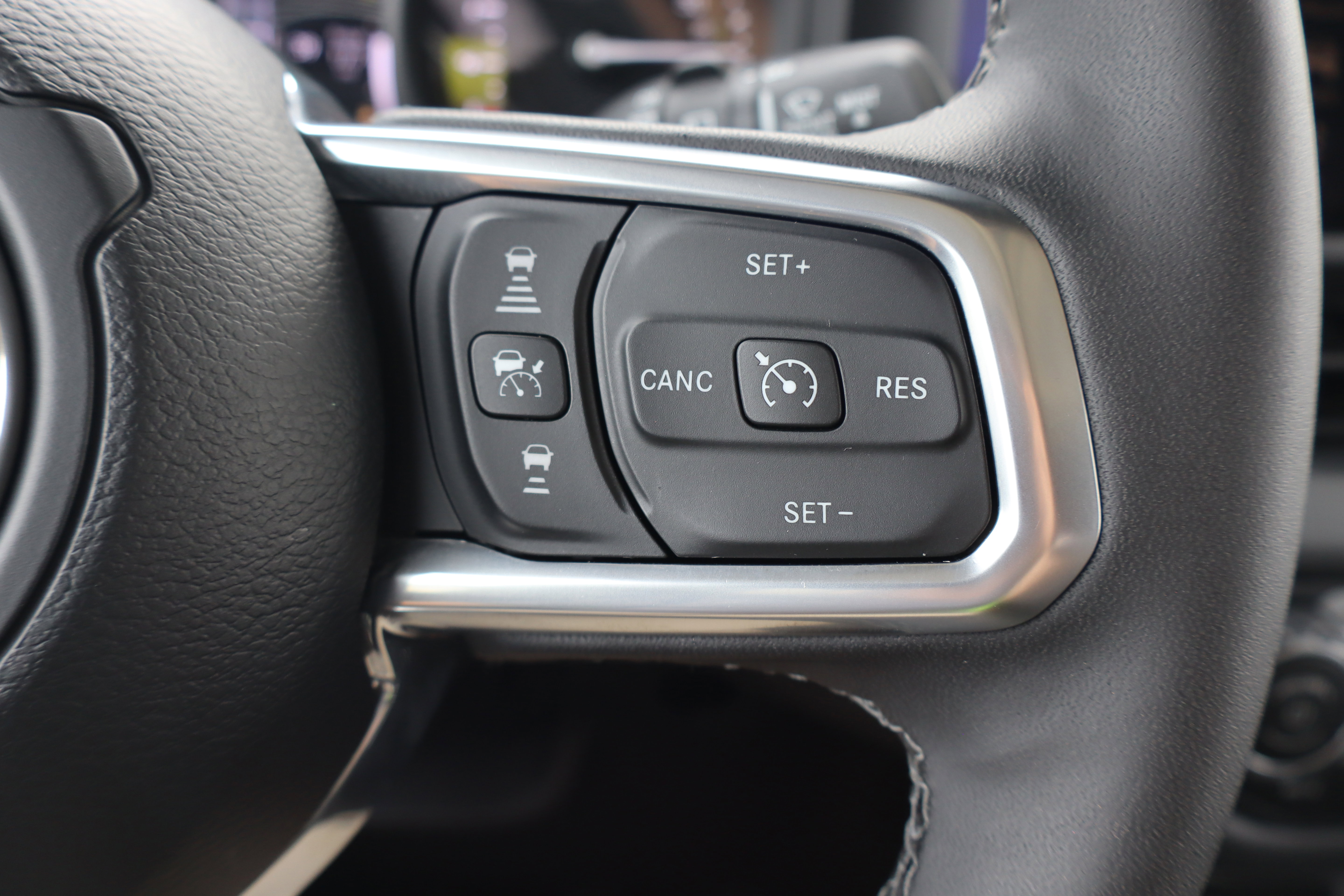 Used 2025 Jeep Wrangler Unlimited Sahara AWD/4WD image 16