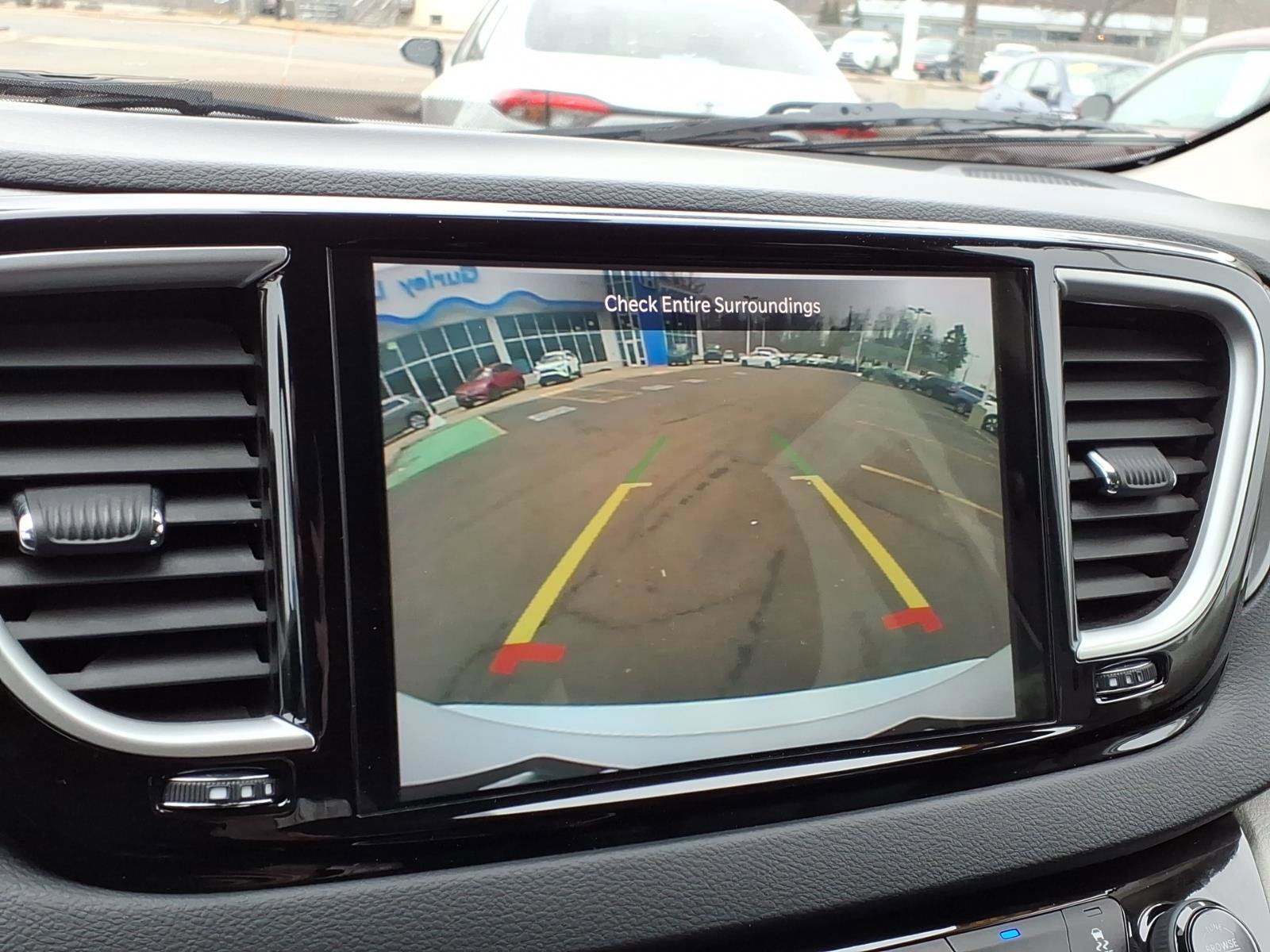 Used 2024 Chrysler Pacifica Touring-L image 19