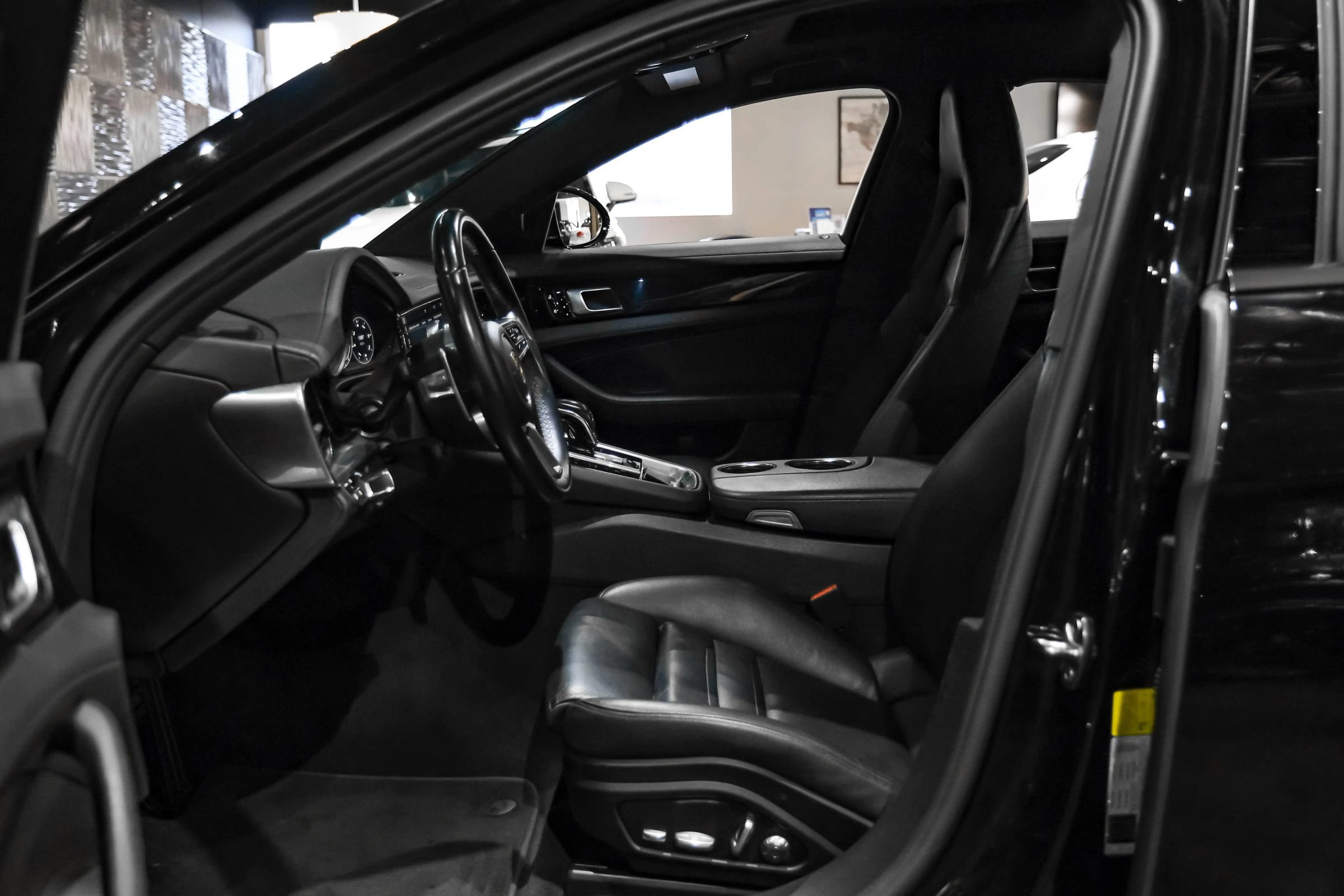 Used 2019 Porsche Panamera 4 AWD/4WD image 4