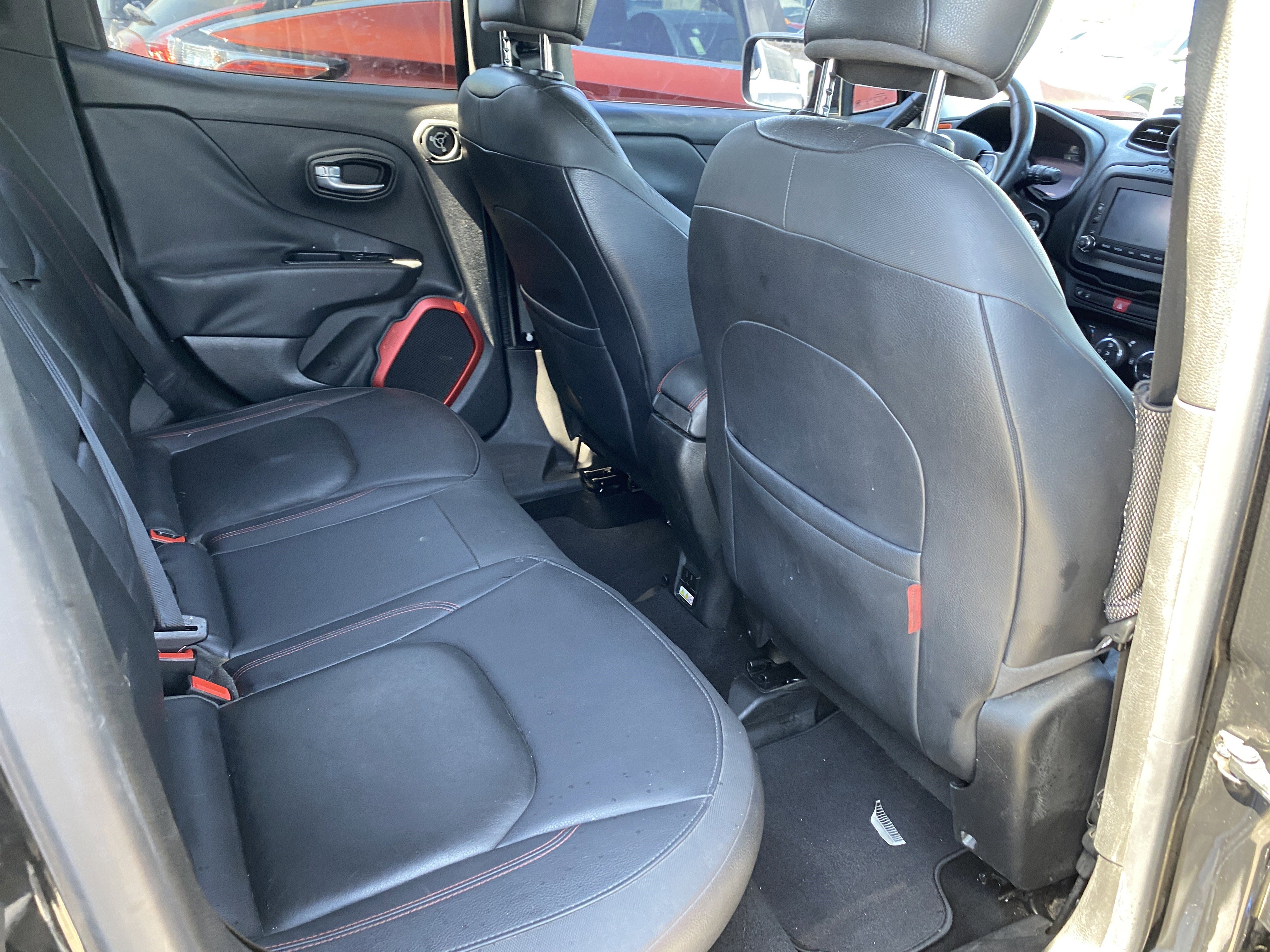 Used 2015 Jeep Renegade Trailhawk w/ Premium Leather Group image 14