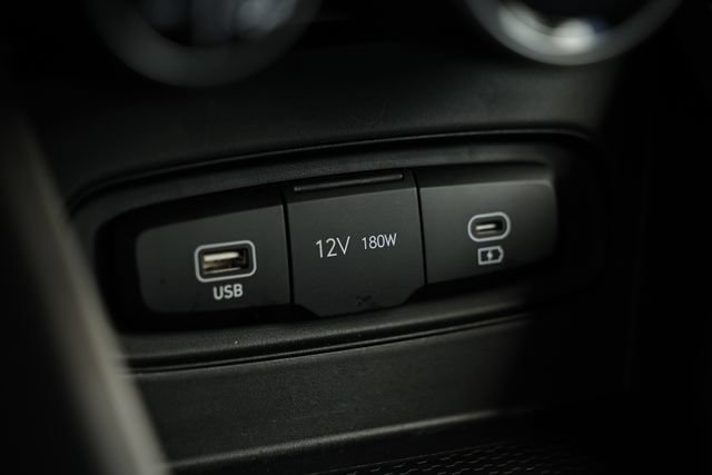 Certified 2025 Hyundai Venue SEL FWD image 37