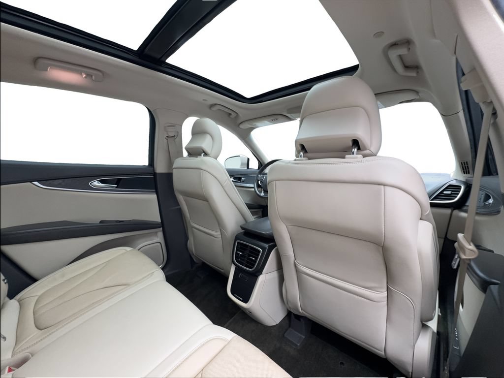 Used 2017 Lincoln MKX Reserve w/ Driver Assistance Package AWD/4WD image 28