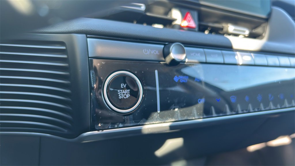 Certified 2025 Hyundai Ioniq 5 SE image 26