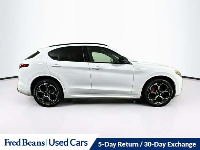 Used 2023 Alfa Romeo Stelvio Veloce AWD/4WD image 12