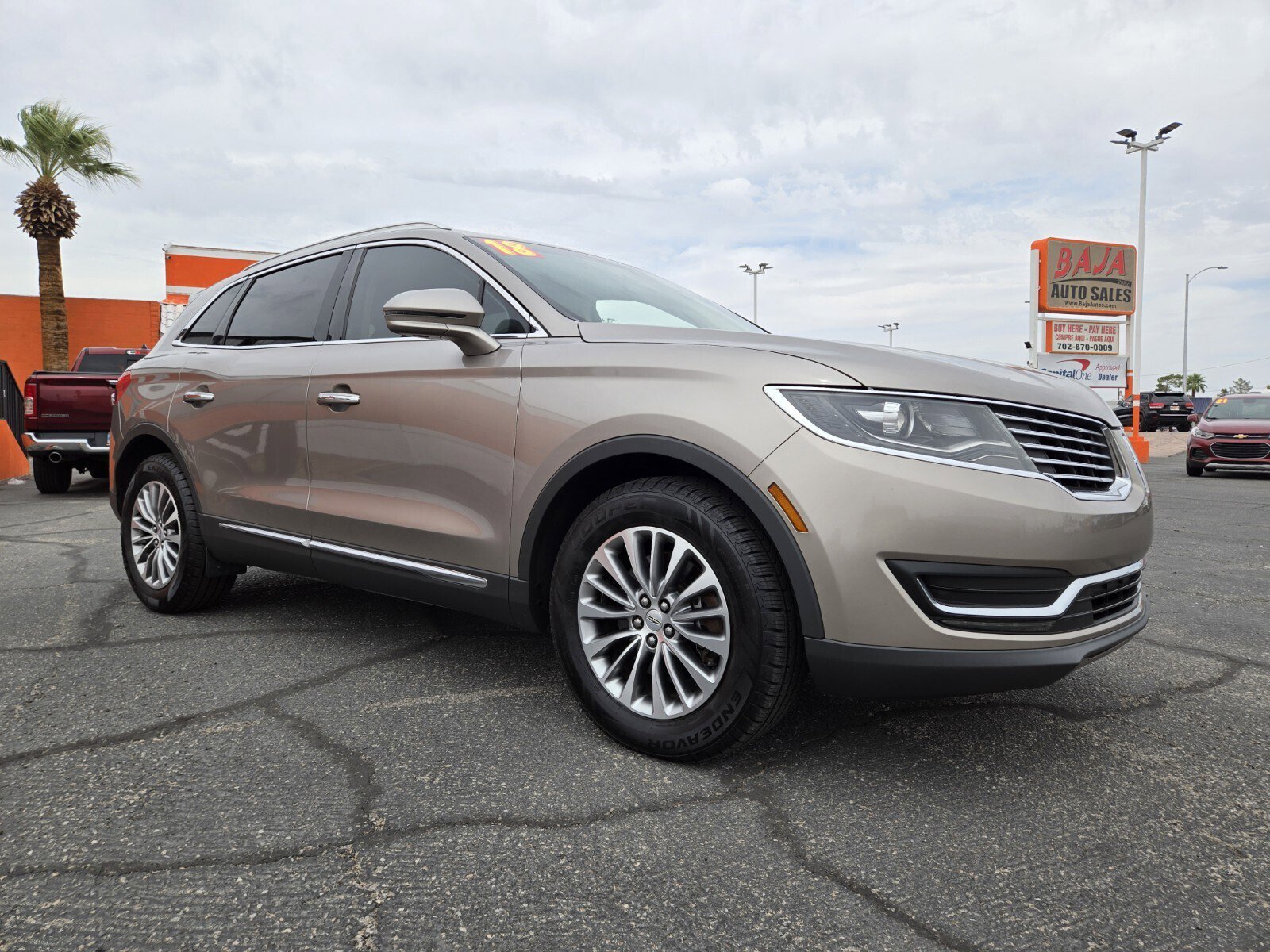 Used 2018 Lincoln MKX Select w/ Select Plus Package FWD image 5