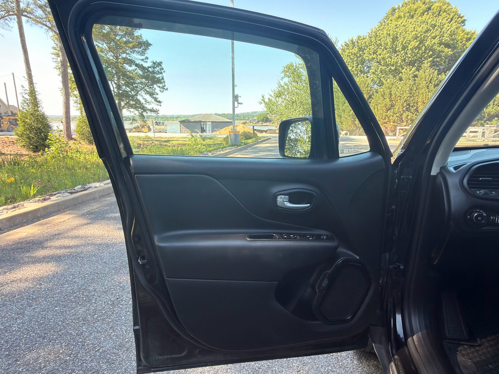 Used 2023 Jeep Renegade Altitude AWD/4WD image 10