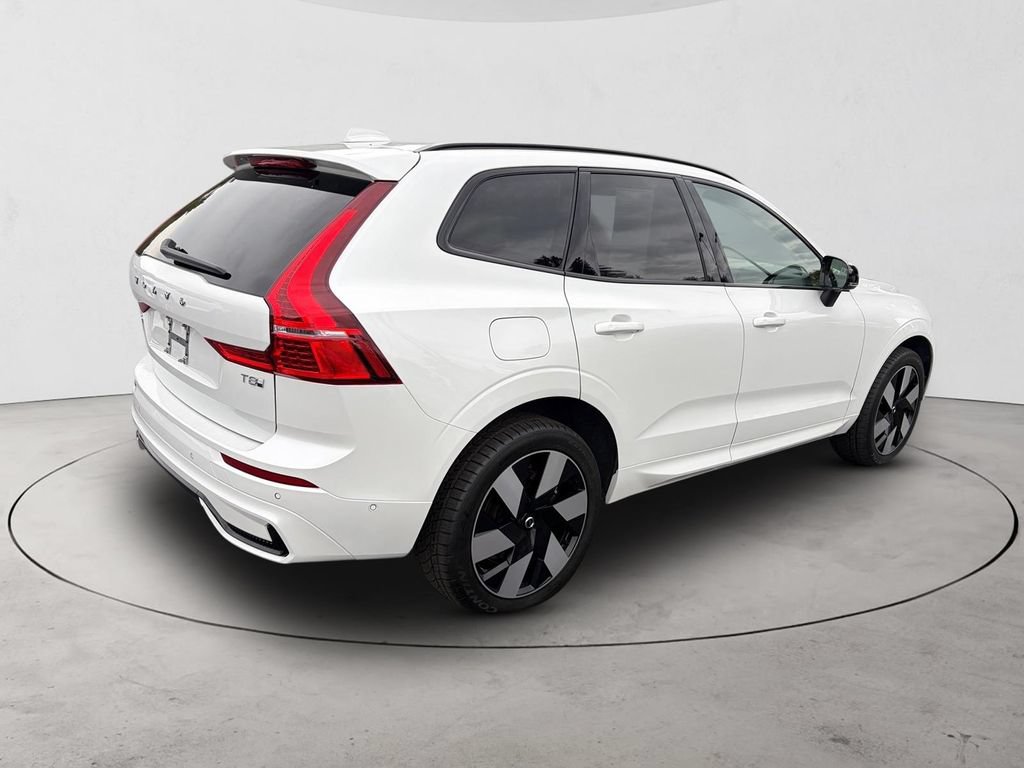 Certified 2025 Volvo XC60 T8 Plus AWD/4WD image 7