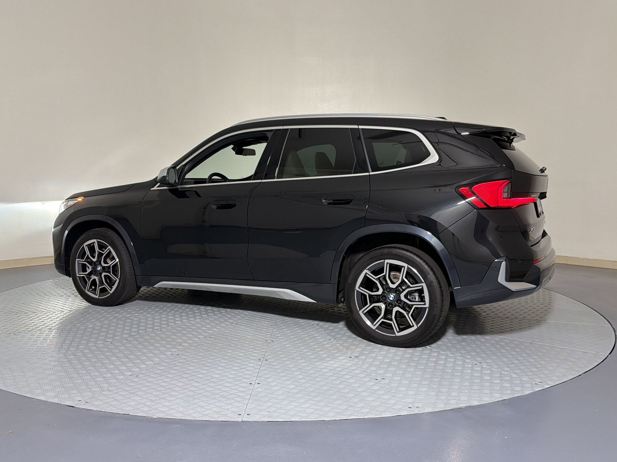 Certified 2023 BMW X1 xDrive28i w/ Convenience Package AWD/4WD image 3