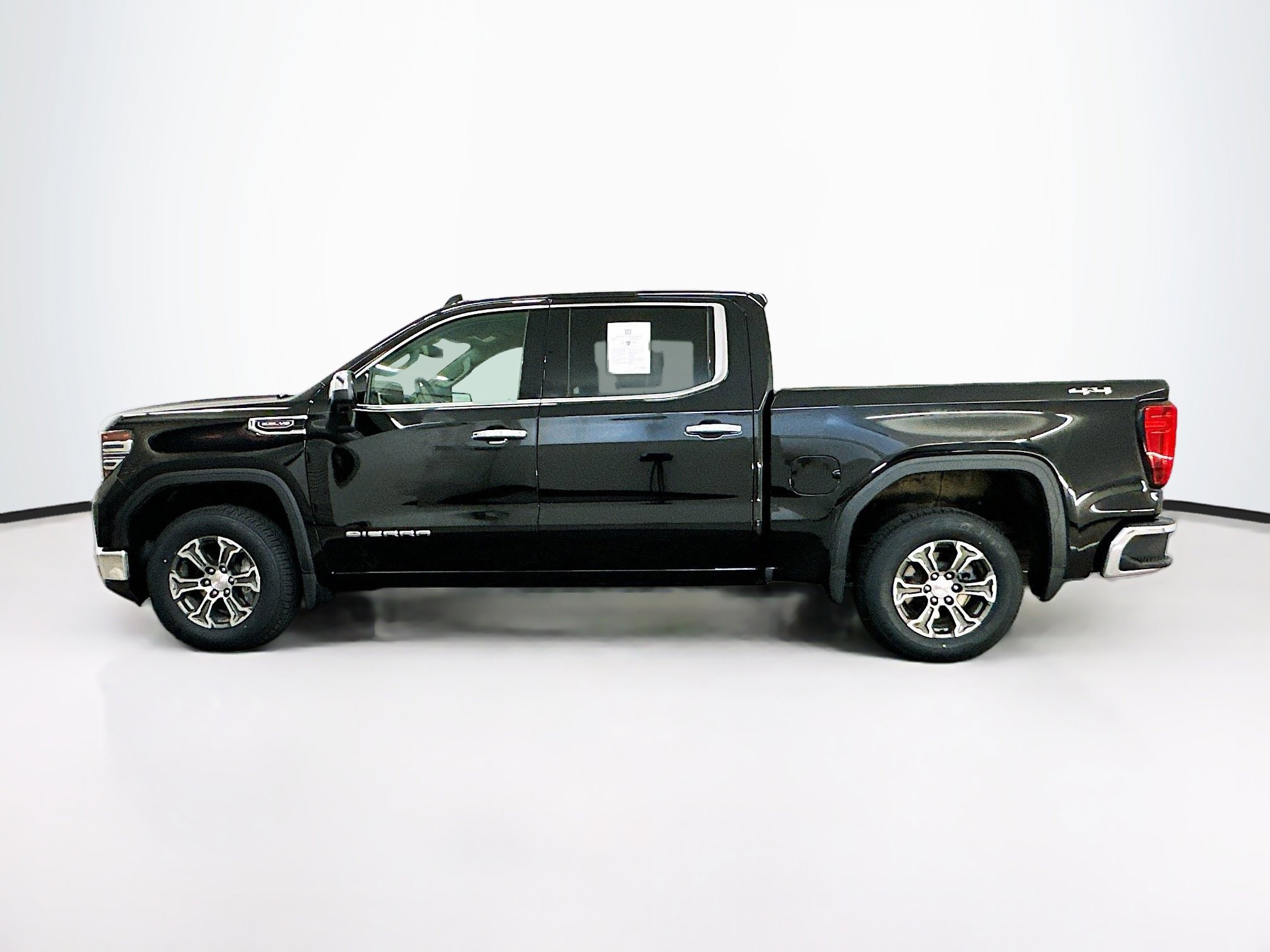 Used 2025 GMC Sierra 1500 SLT image 4