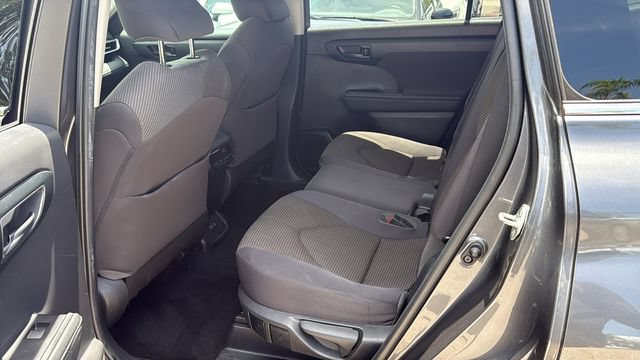 Used 2021 Toyota Highlander L FWD image 16