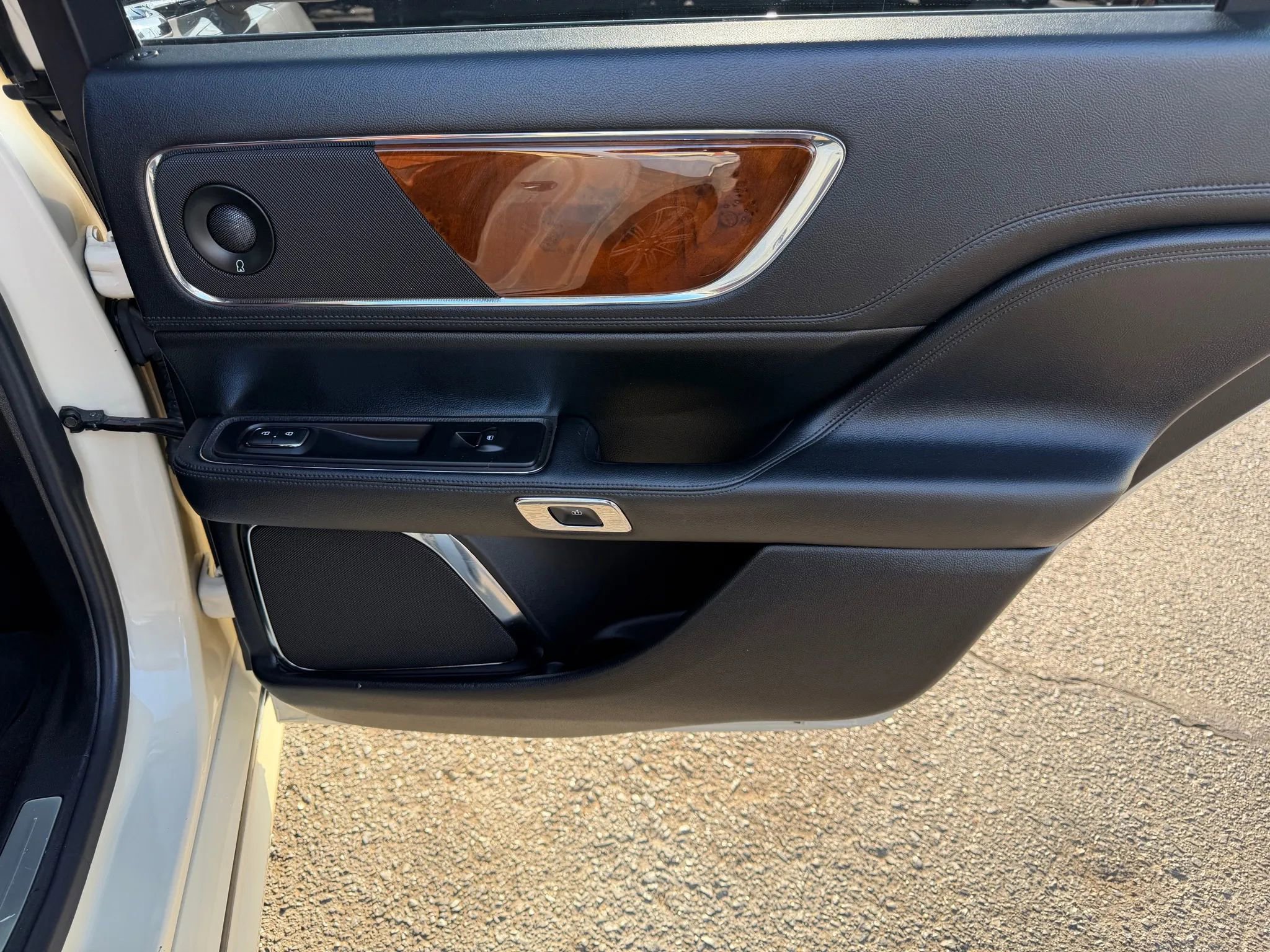 Used 2018 Lincoln Continental Reserve w/ Continental Climate Package FWD image 27