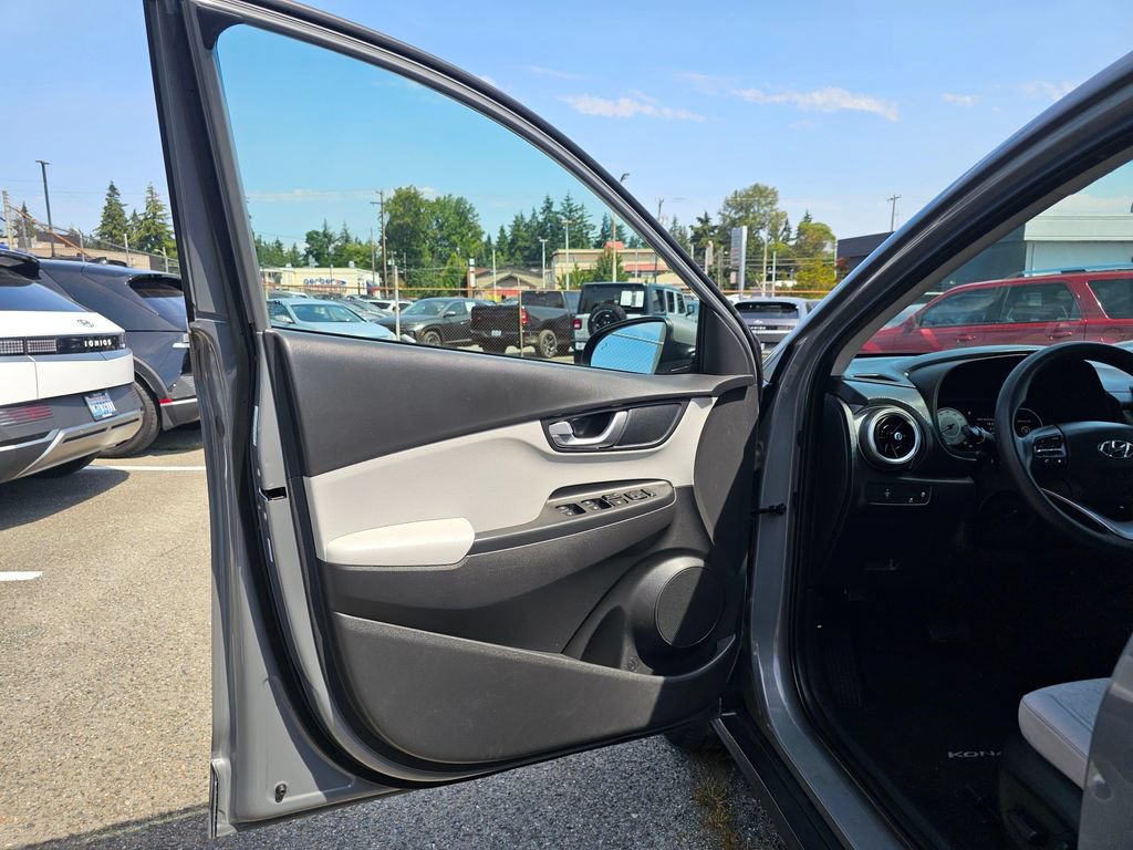 Used 2023 Hyundai Kona SE FWD image 18