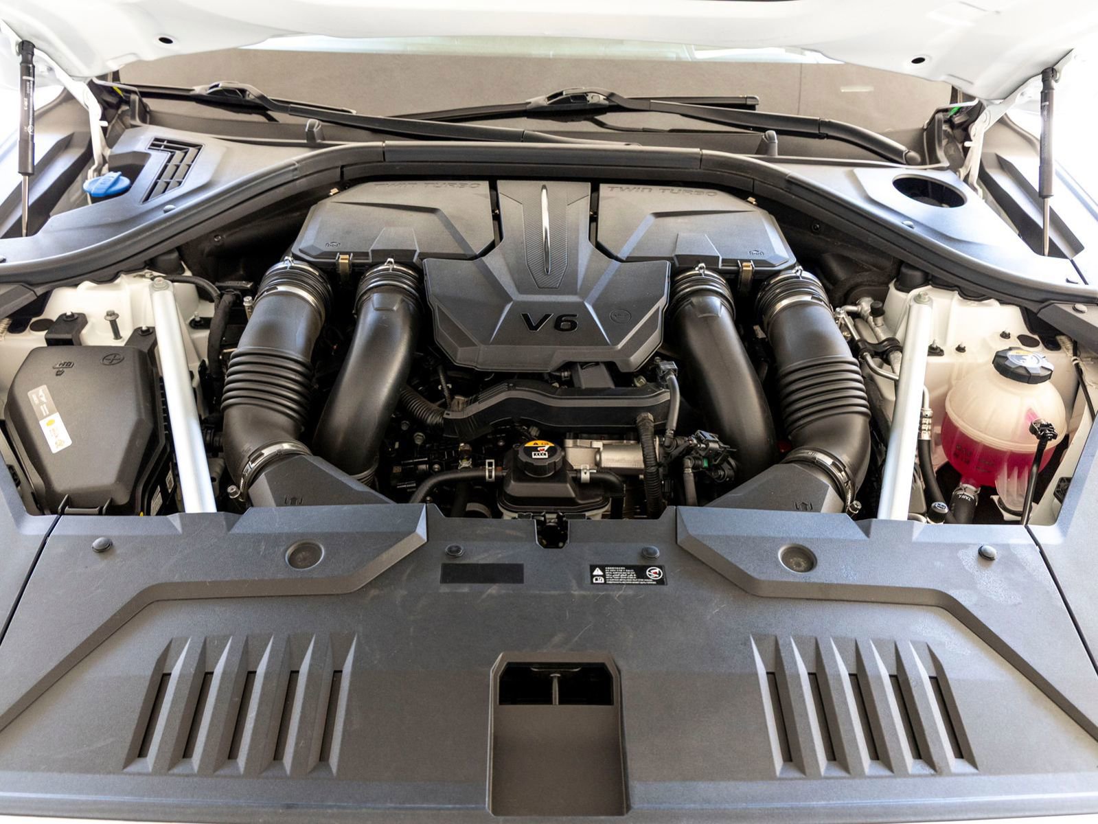 Used 2023 Genesis GV70 3.5T Sport w/ Sport Prestige Package image 31