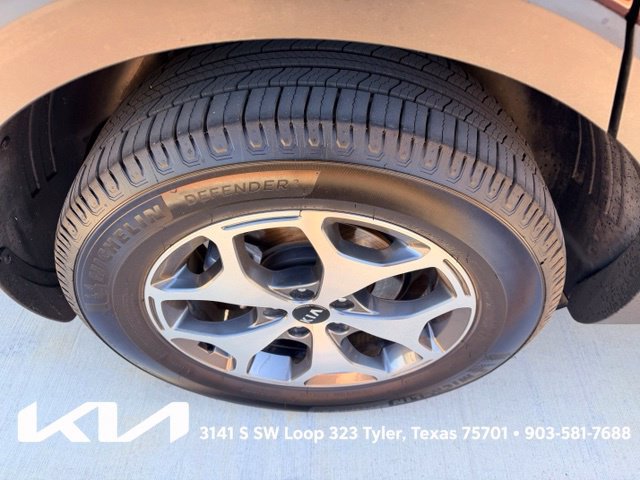 Certified 2021 Kia Telluride EX w/ Towing Package AWD/4WD image 12