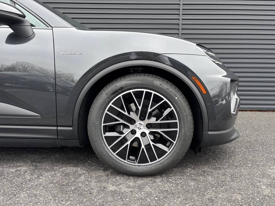Certified 2026 Porsche Macan 4 Electric AWD/4WD image 9