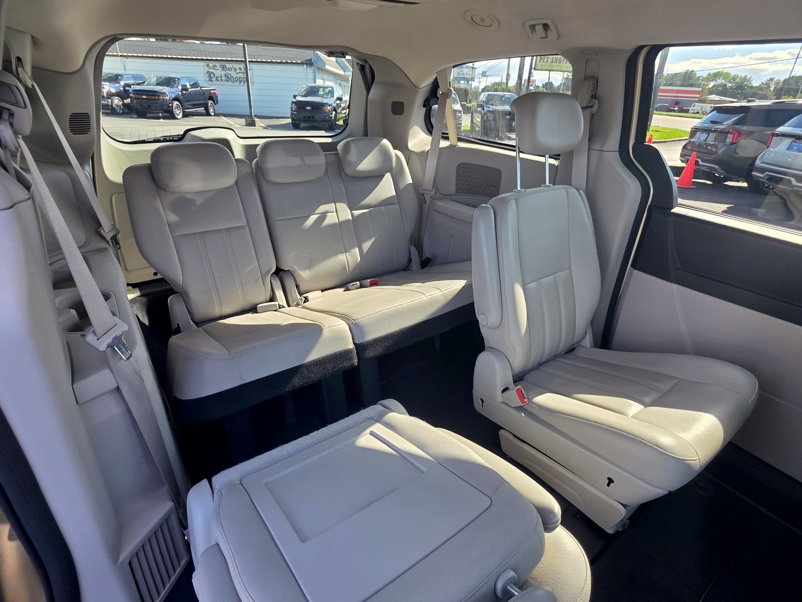Used 2010 Dodge Grand Caravan SXT FWD image 18
