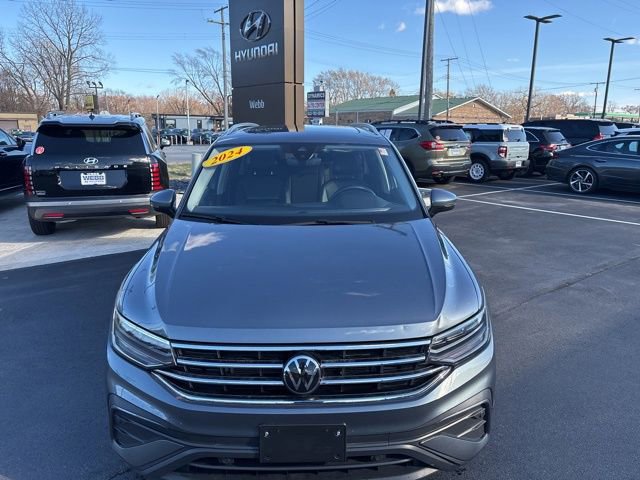 Used 2024 Volkswagen Tiguan SE image 12