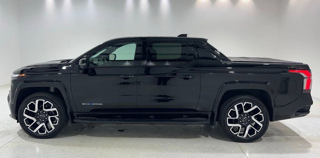 New 2024 Chevrolet Silverado EV RST image 2