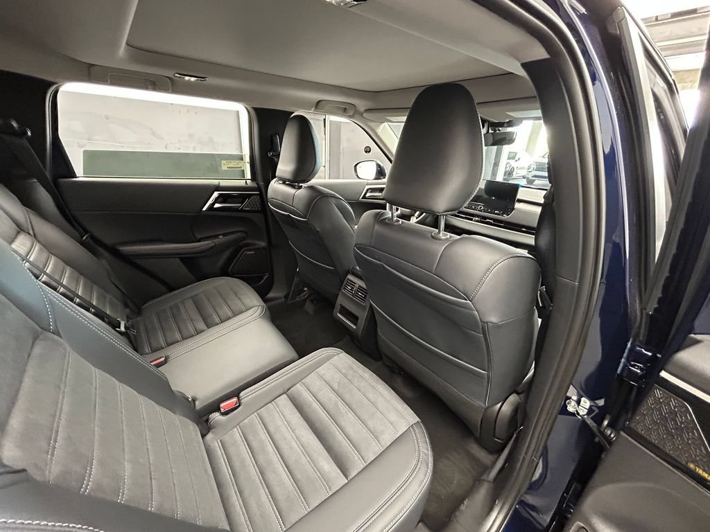 New 2026 Mitsubishi Outlander SE FWD image 50
