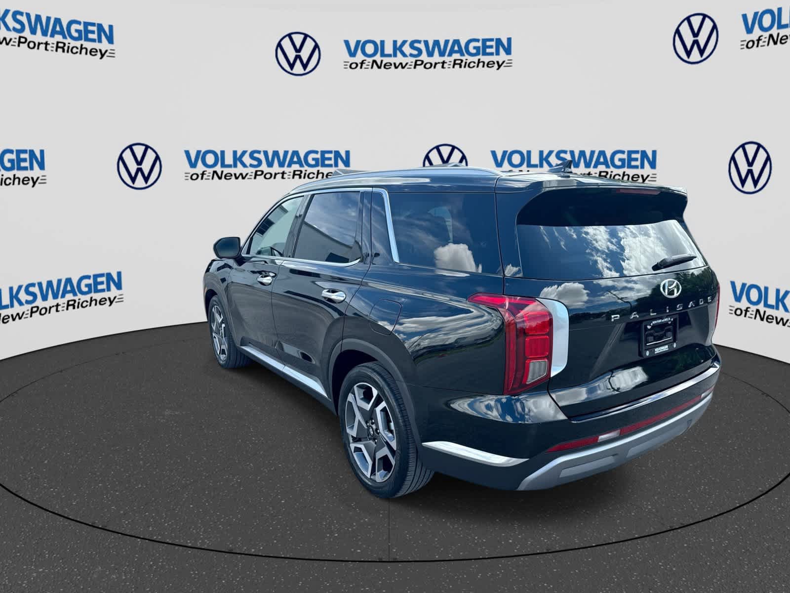 Used 2023 Hyundai Palisade Limited FWD image 12