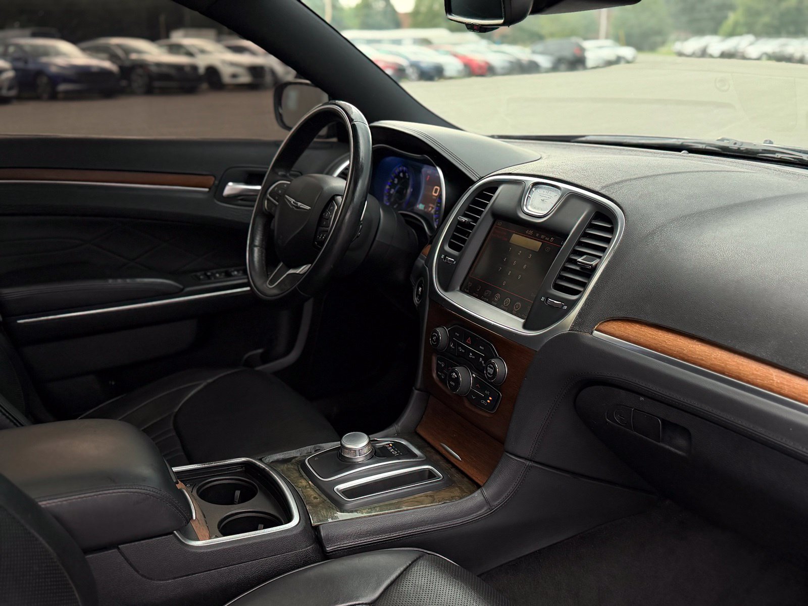 Used 2015 Chrysler 300 C Platinum w/ Harman/Kardon Audio Group RWD image 21