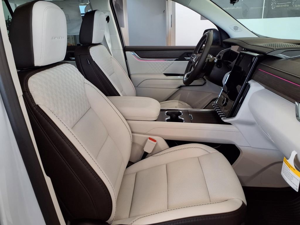 New 2026 GMC Acadia Denali w/ Super Cruise Package FWD image 3